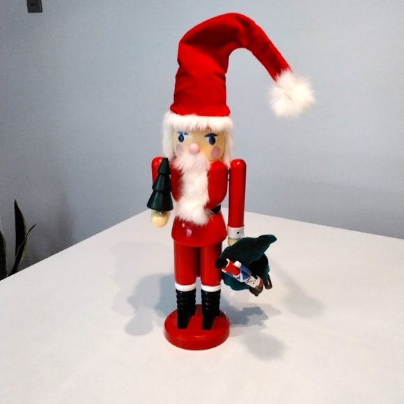 15" Santa Nutcracker - Picture 1 of 8